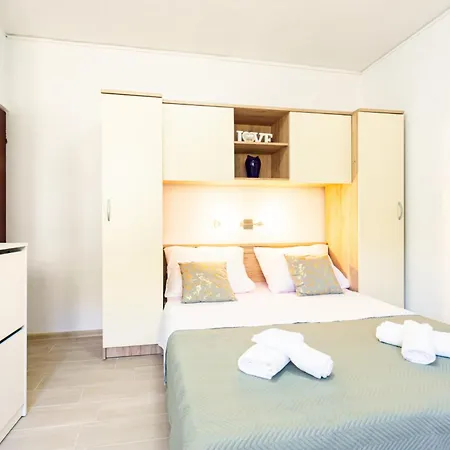 Magdalena With Mountain And Seaview Apartment Metajna Room photo